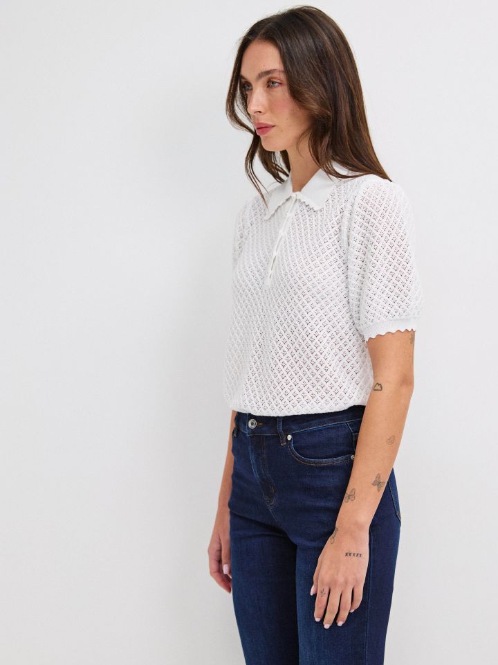 סריג רשת כפתורים בצבע לבן