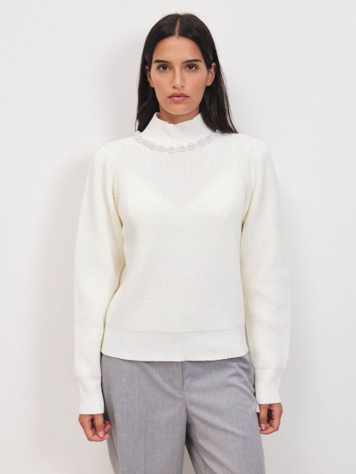 סריג חצי גולף דמוי פנינים בצבע אופוויט