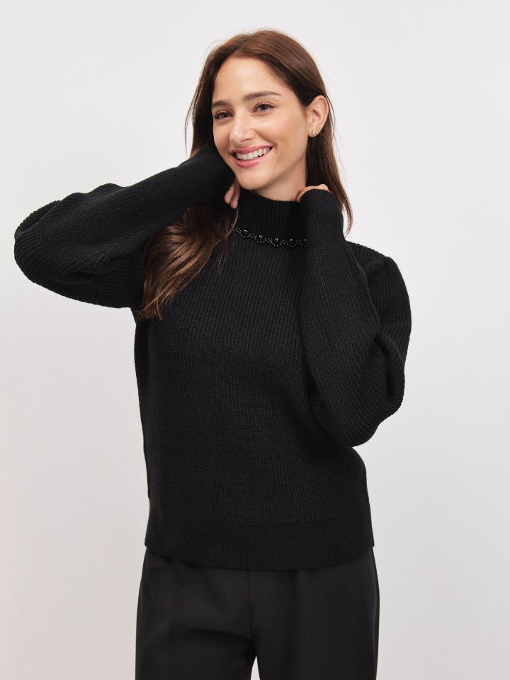 סריג חצי גולף דמוי פנינים בצבע שחור