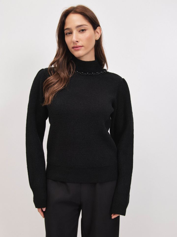 סריג חצי גולף דמוי פנינים בצבע שחור