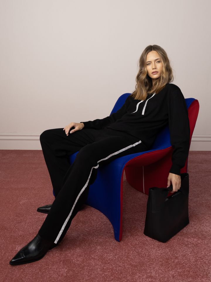 חליפת סריג שילוב יהלומים בצבע שחור