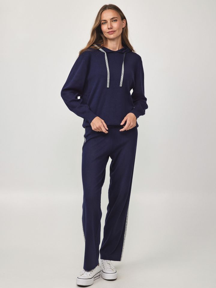 חליפת סריג שילוב יהלומים בצבע נייבי