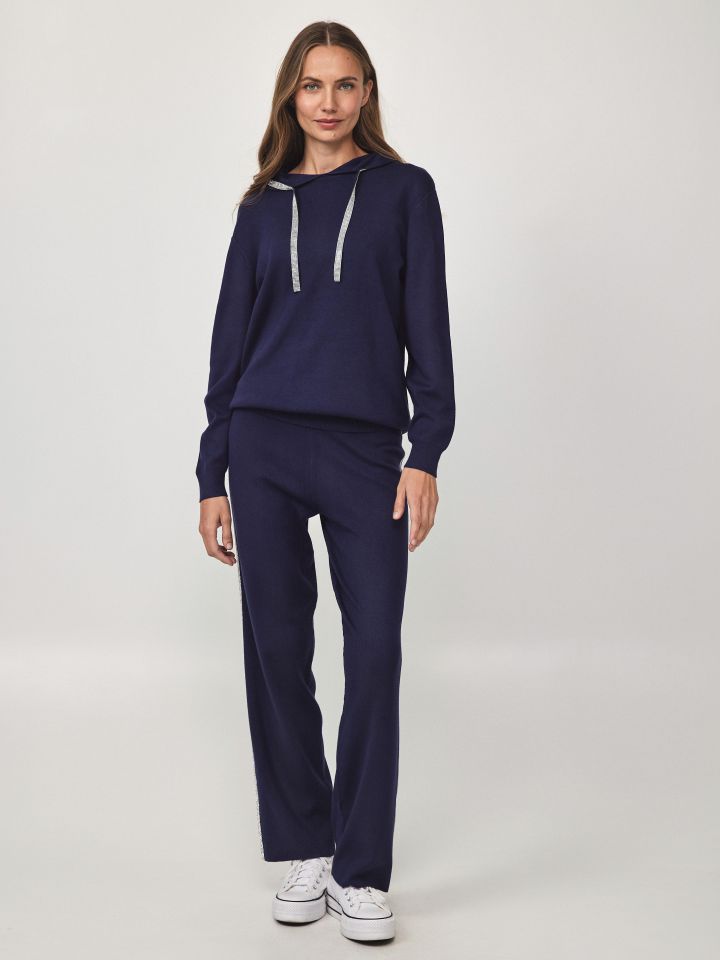 חליפת סריג שילוב יהלומים בצבע נייבי