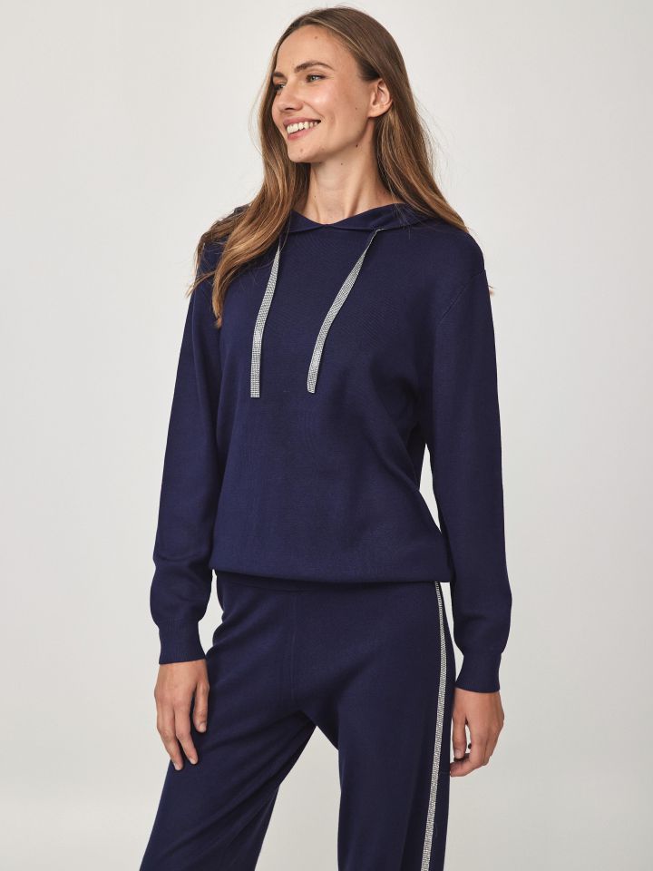 חליפת סריג שילוב יהלומים בצבע נייבי