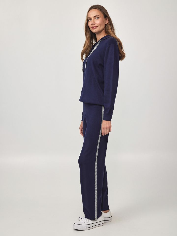 חליפת סריג שילוב יהלומים בצבע נייבי