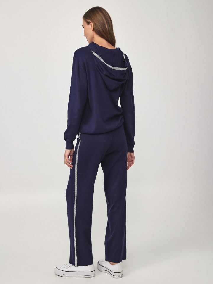 חליפת סריג שילוב יהלומים בצבע נייבי