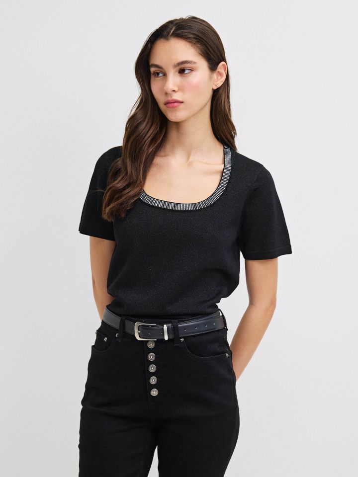 סריג לורקס פתח בצבע שחור