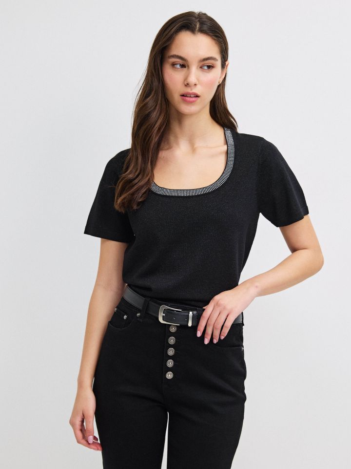 סריג לורקס פתח בצבע שחור