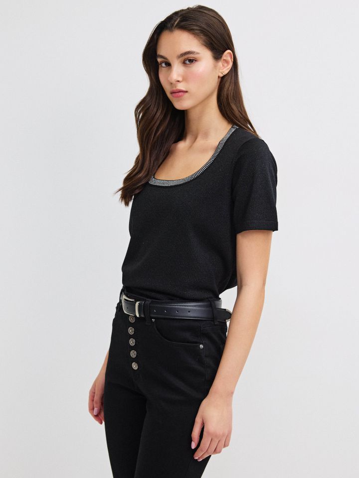 סריג לורקס פתח בצבע שחור