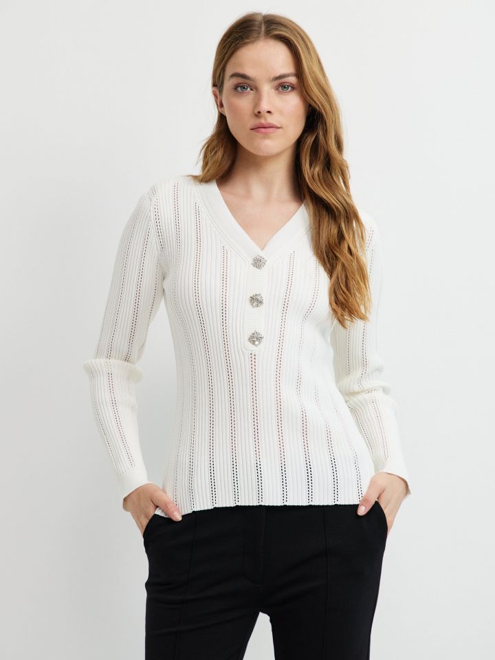 סריג V שינה כפתורים בצבע אופוויט