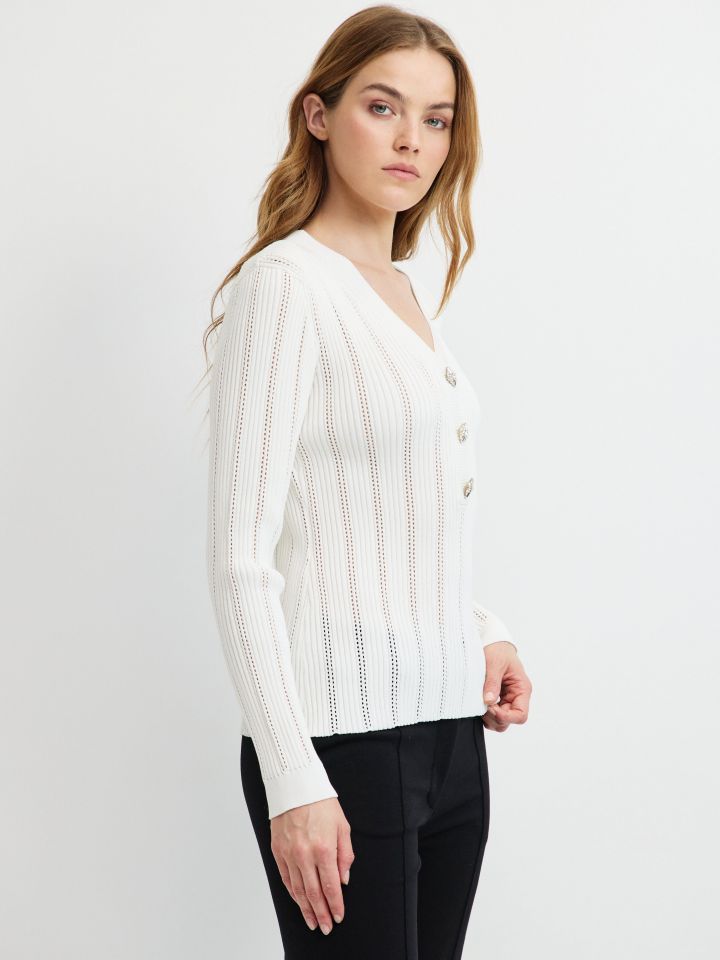 סריג V שינה כפתורים בצבע אופוויט