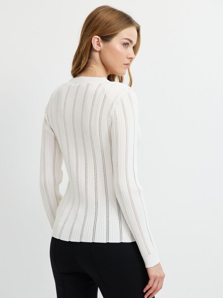 סריג V שינה כפתורים בצבע אופוויט