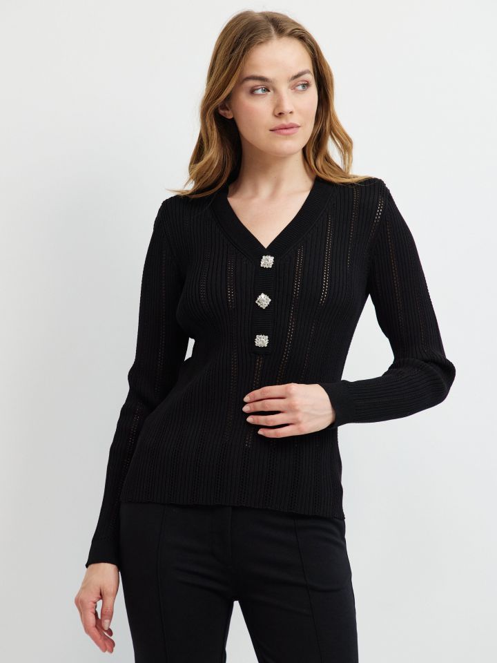 סריג V שינה כפתורים בצבע שחור