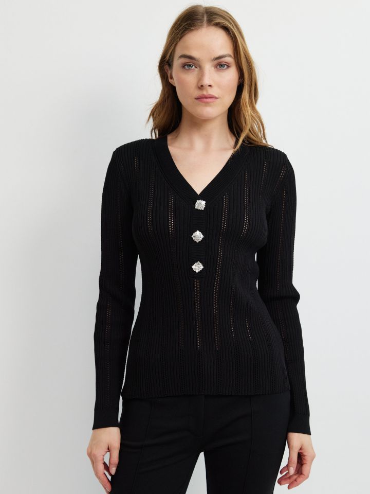 סריג V שינה כפתורים בצבע שחור