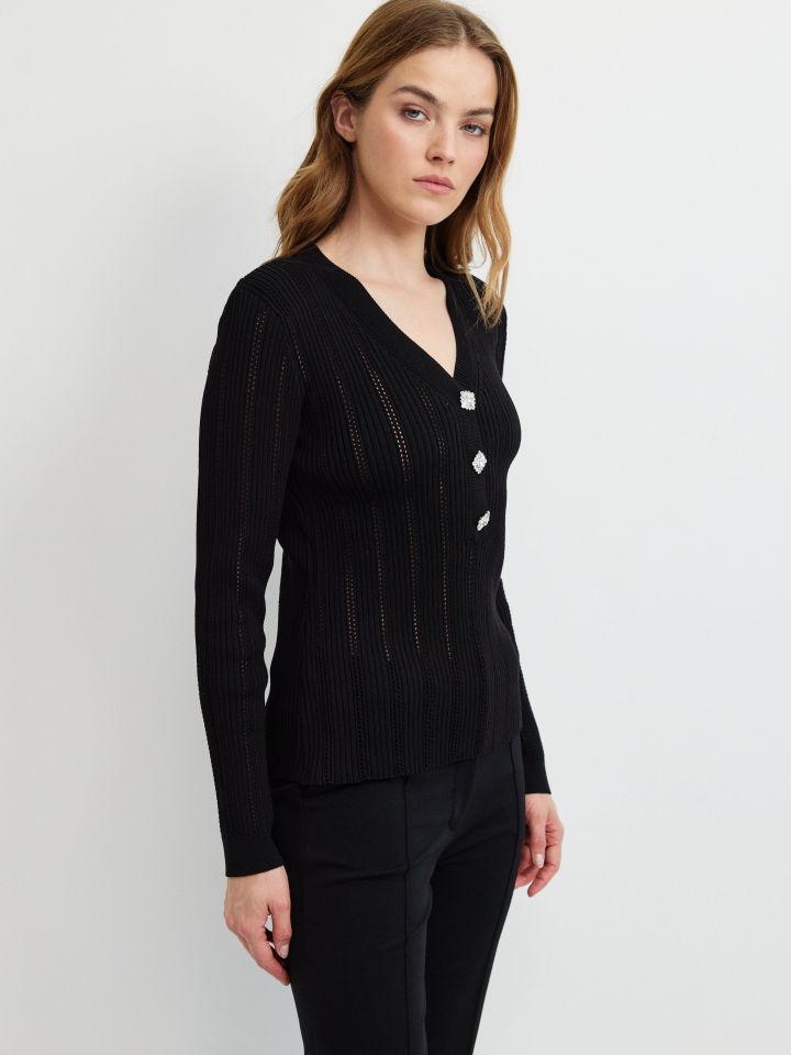 סריג V שינה כפתורים בצבע שחור