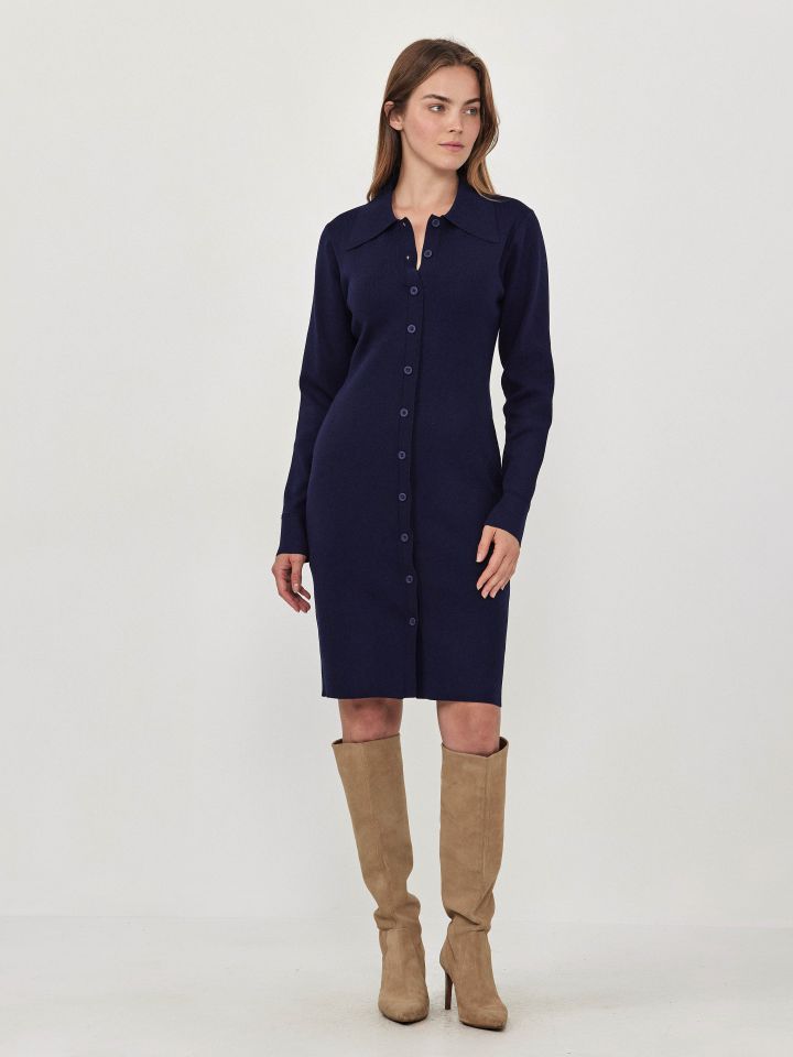 שמלה סריג צוארון וכפתורים בצבע כחול ונסה