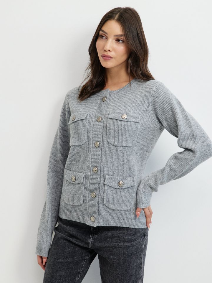 עליונית סריג כפתורים בצבע אפור כסף