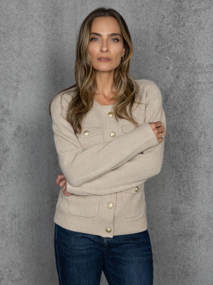 עליונית סריג כפתורים בצבע בייז מלנג’