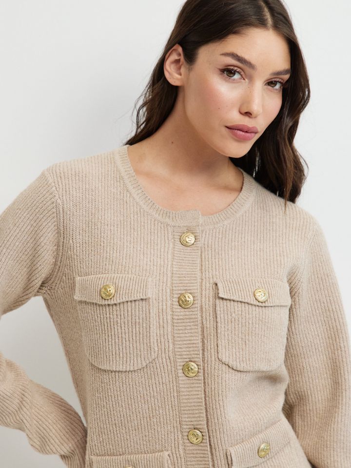 עליונית סריג כפתורים בצבע בייז מלנג’