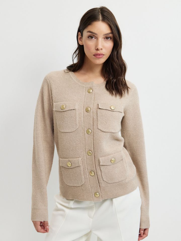 עליונית סריג כפתורים בצבע בייז מלנג’