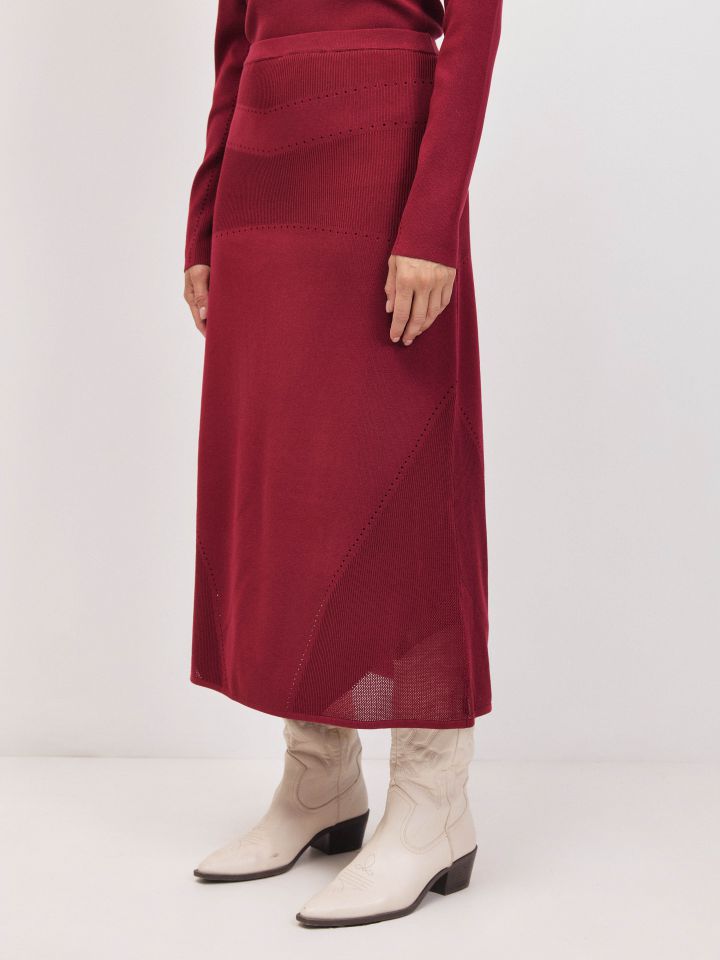 חצאית סריג LIA בצבע דובדבן