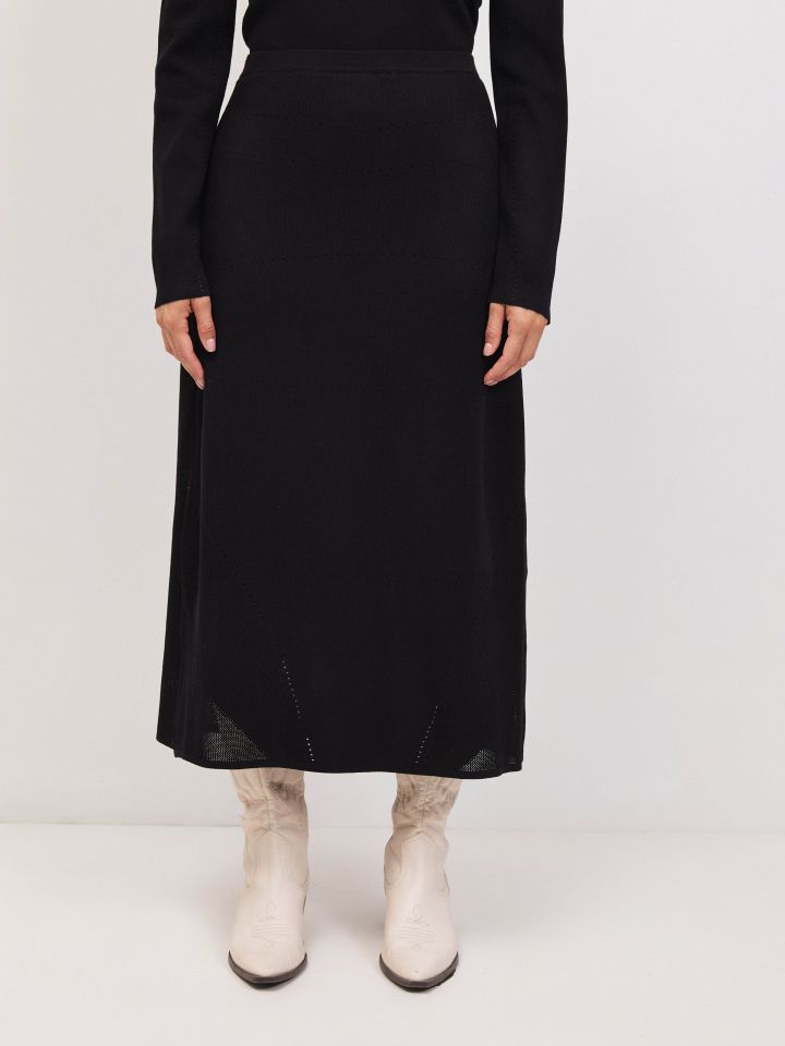 חצאית סריג LIA בצבע שחור