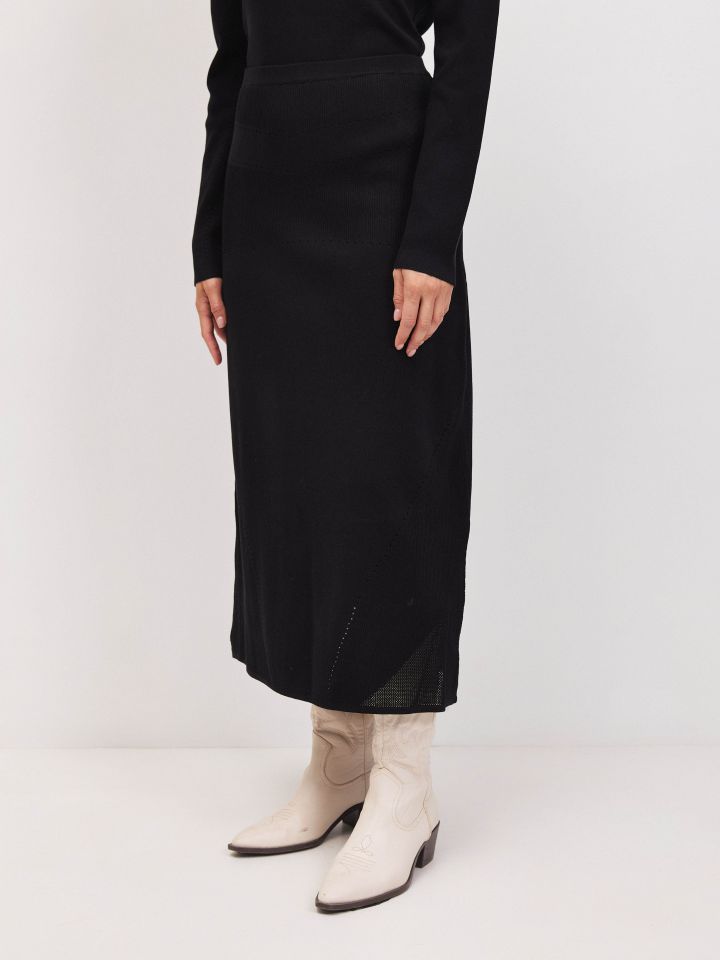 חצאית סריג LIA בצבע שחור