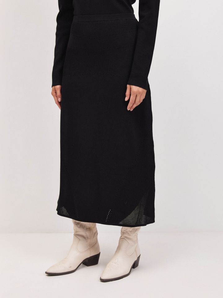 חצאית סריג LIA בצבע שחור