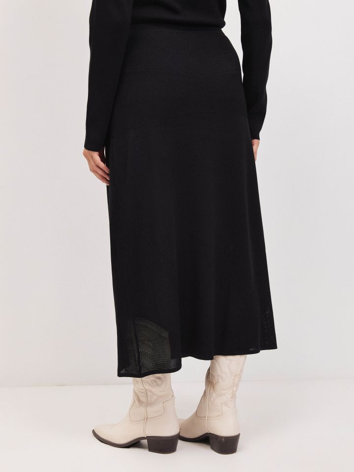 חצאית סריג LIA בצבע שחור