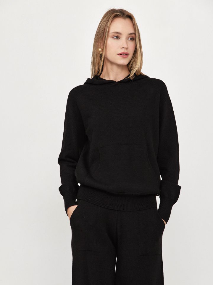 חליפת סריג קפוצ’ון בצבע שחור