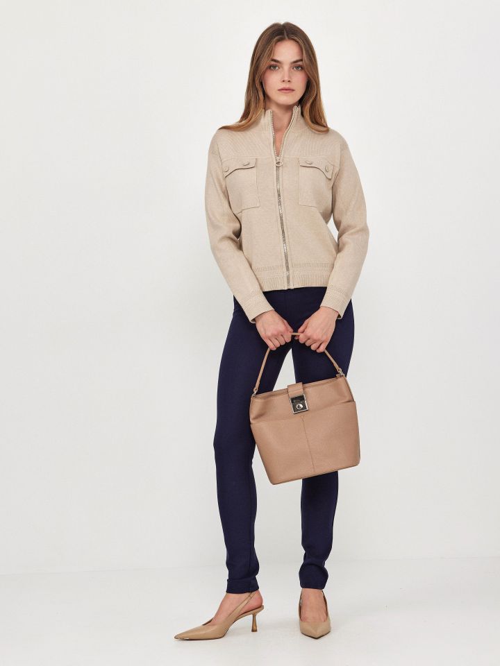 קרדיגן סריג כיסים ורוכסן בצבע בייז’