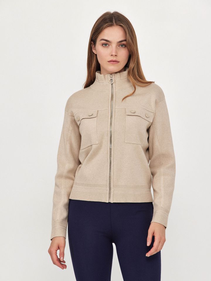 קרדיגן סריג כיסים ורוכסן בצבע בייז’