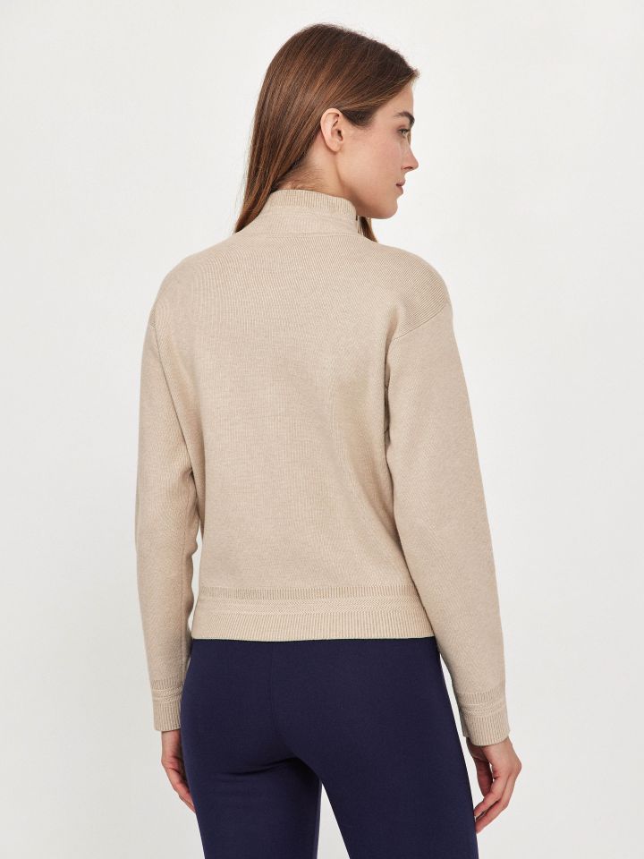 קרדיגן סריג כיסים ורוכסן בצבע בייז’