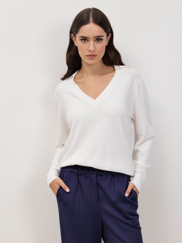 סריג צוארון שילוב דמוי פנינים בצבע אופוויט