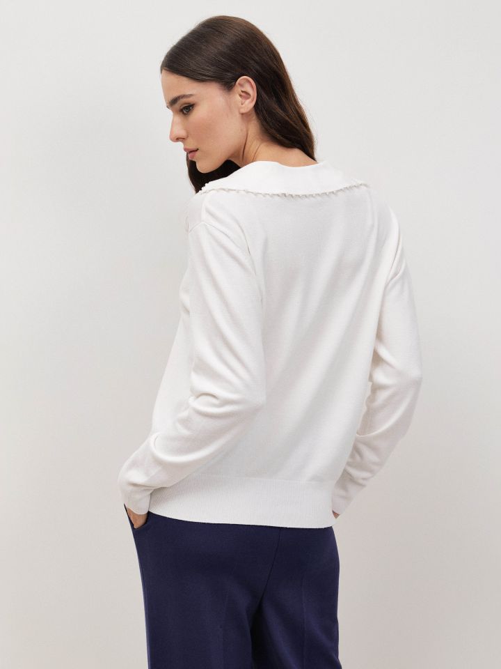 סריג צוארון שילוב דמוי פנינים בצבע אופוויט