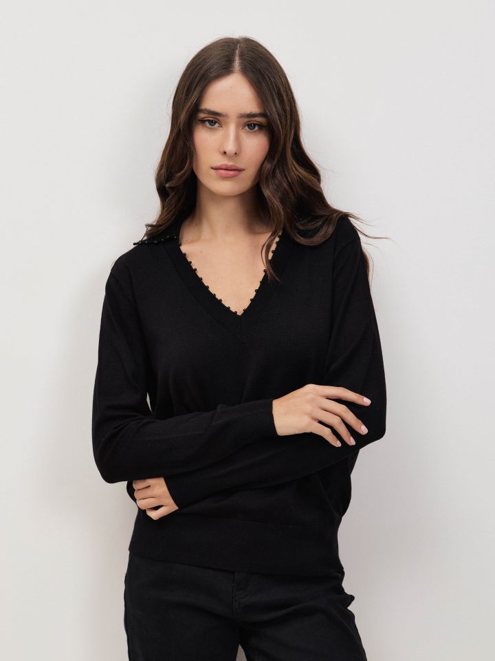 סריג צוארון שילוב דמוי פנינים בצבע שחור