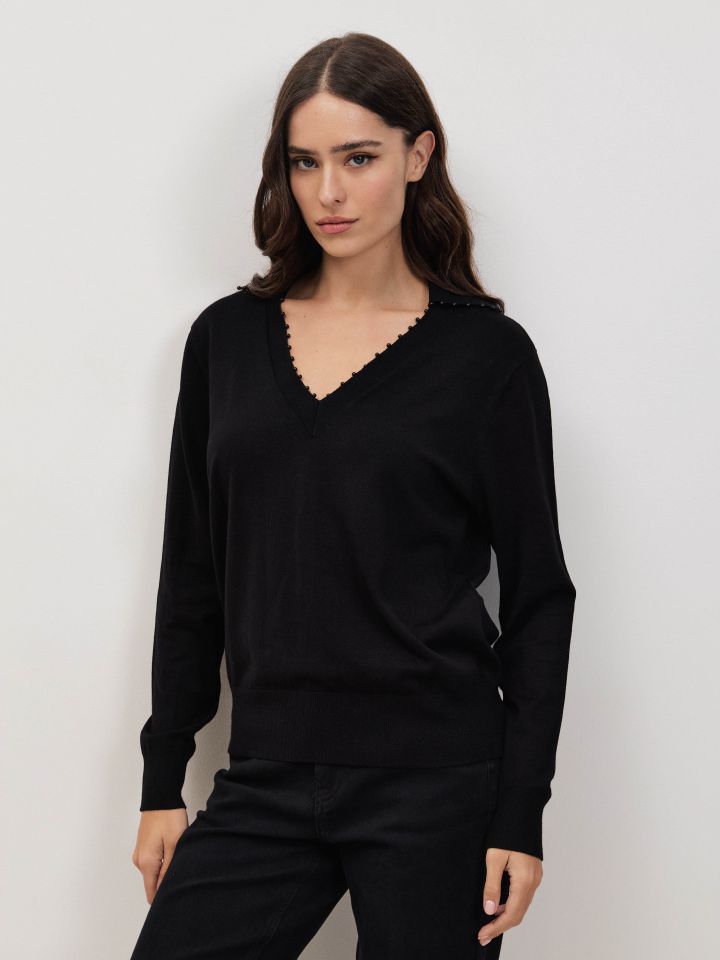 סריג צוארון שילוב דמוי פנינים בצבע שחור