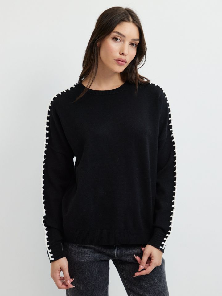 סריג שילוב בשרוולים בצבע שחור