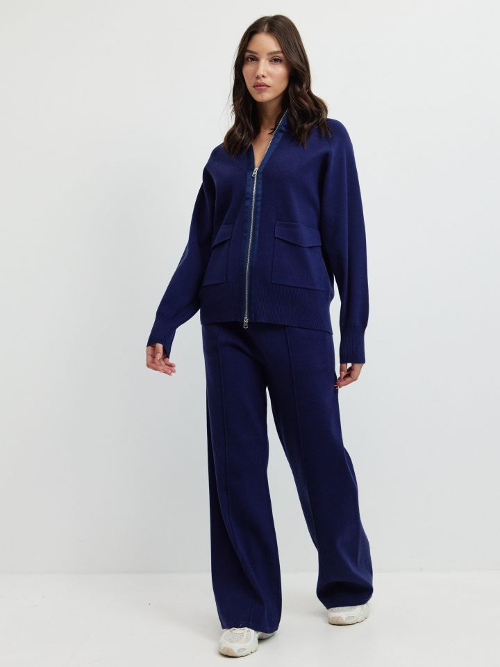 חליפת פנאי סריג כיסים ALONA בצבע נייבי