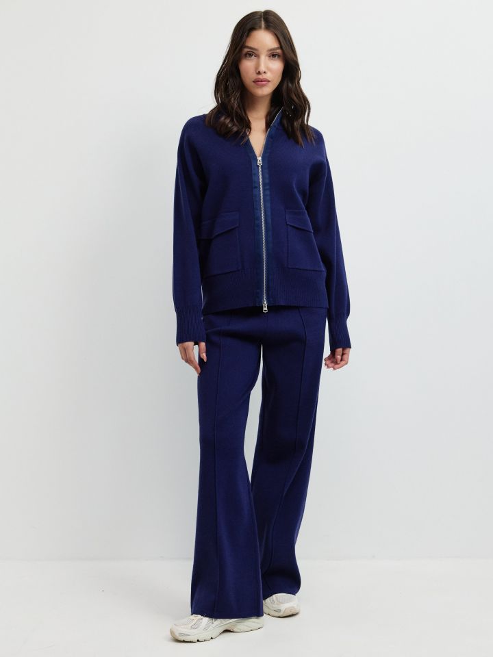 חליפת פנאי סריג כיסים ALONA בצבע נייבי