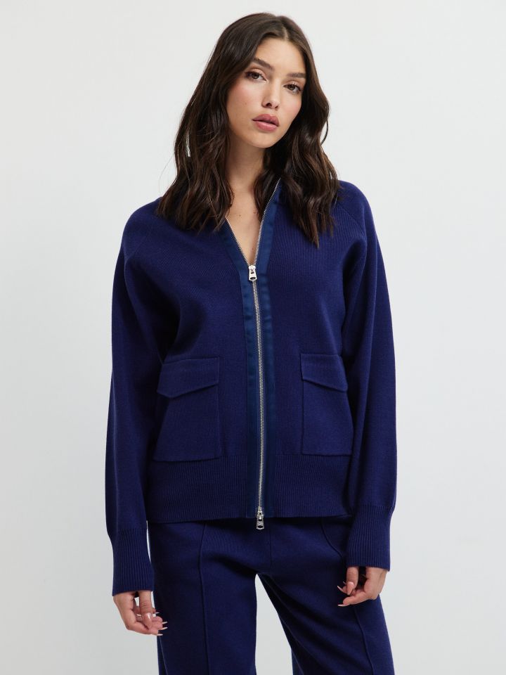 חליפת פנאי סריג כיסים ALONA בצבע נייבי