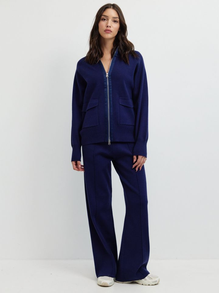 חליפת פנאי סריג כיסים ALONA בצבע נייבי