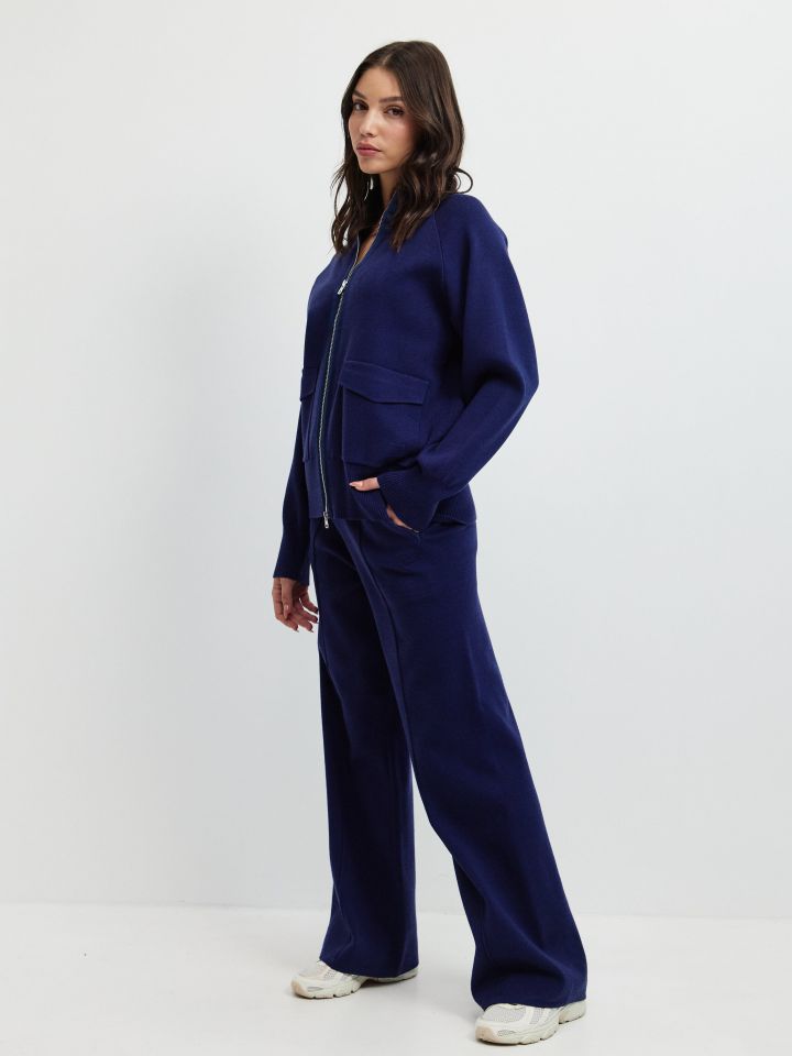 חליפת פנאי סריג כיסים ALONA בצבע נייבי