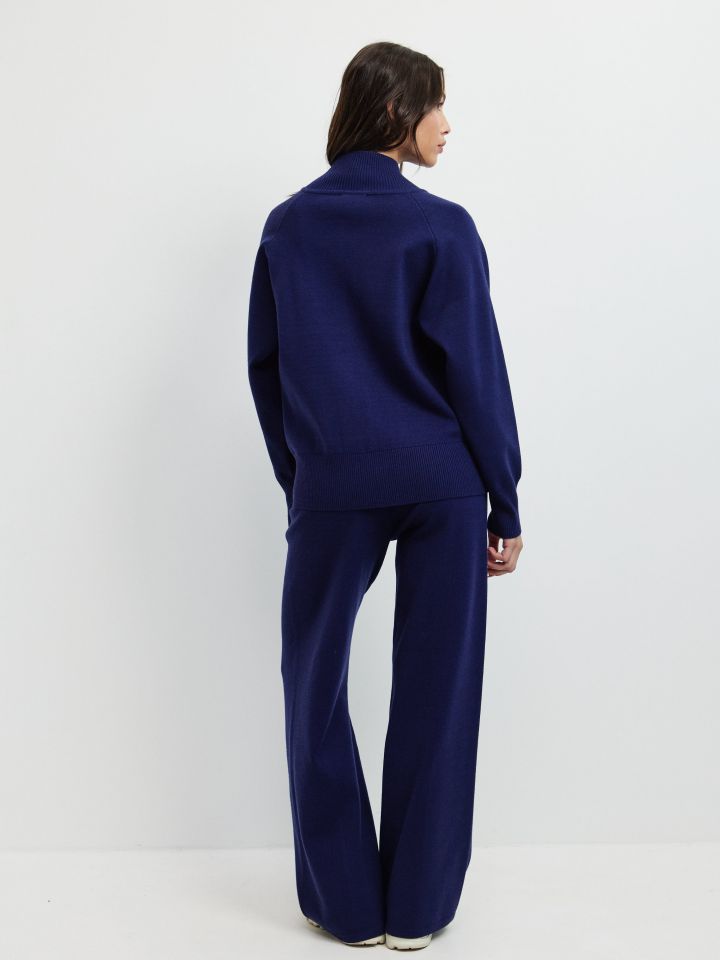 חליפת פנאי סריג כיסים ALONA בצבע נייבי