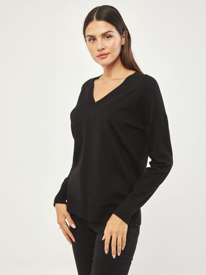 סריג V AMOUR בצבע שחור