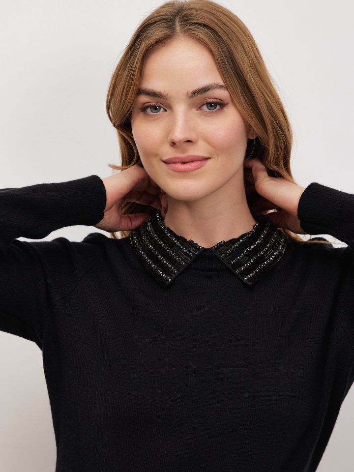 סריג צוארון חרוזים בצבע שחור