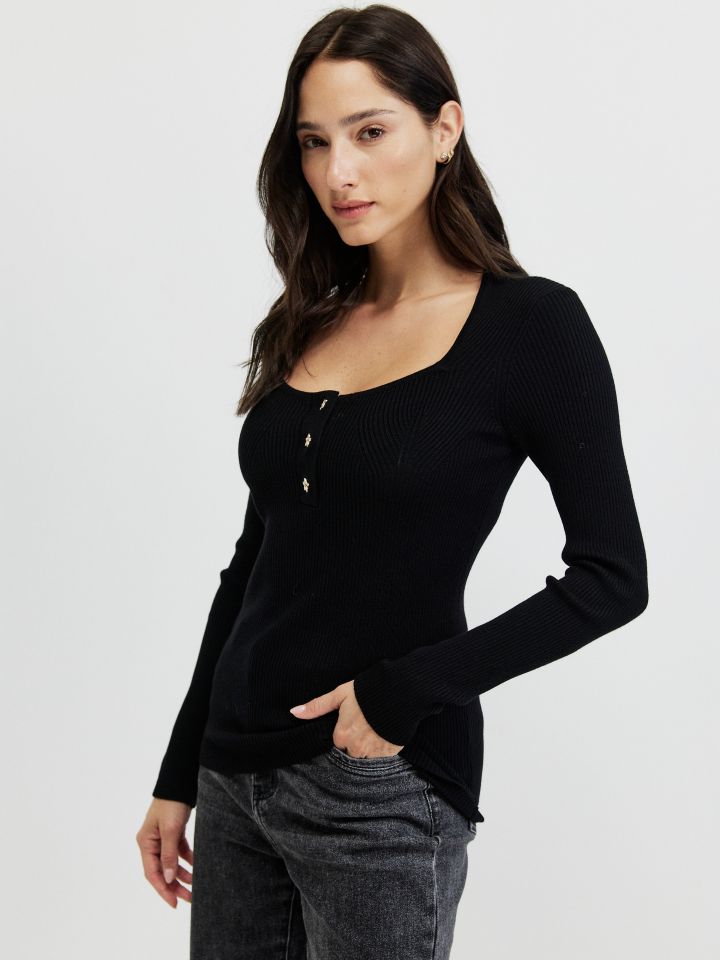 סריג מחשוף כפתורים PROMO בצבע שחור