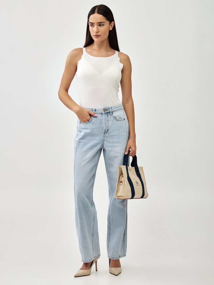 גופיה סריג פתח גלים בצבע אופוויט