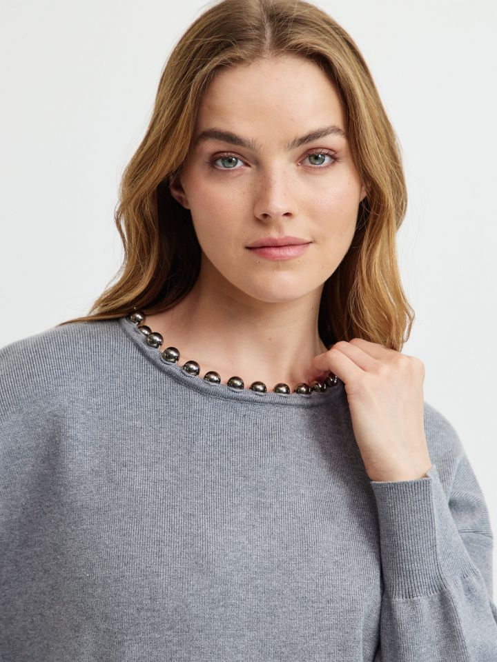 סריג פתח דמוי פנינים בצבע אפור כסף