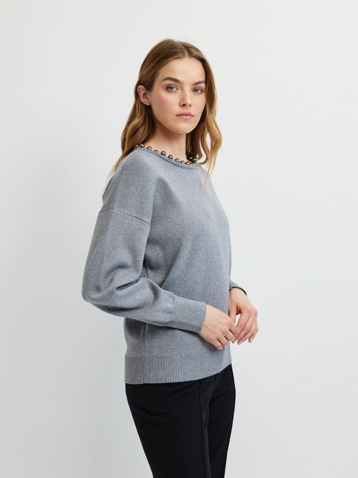 סריג פתח דמוי פנינים בצבע אפור כסף